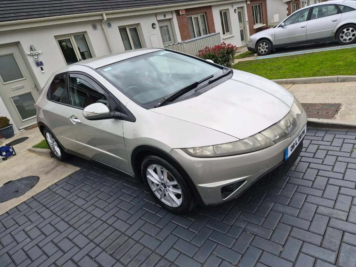 Immaculate HONDA CIVIC - Image 3