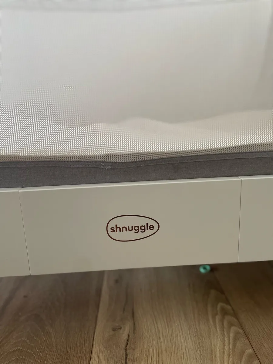 Shnuggle Cosleeper, Cot and Linens - Image 3