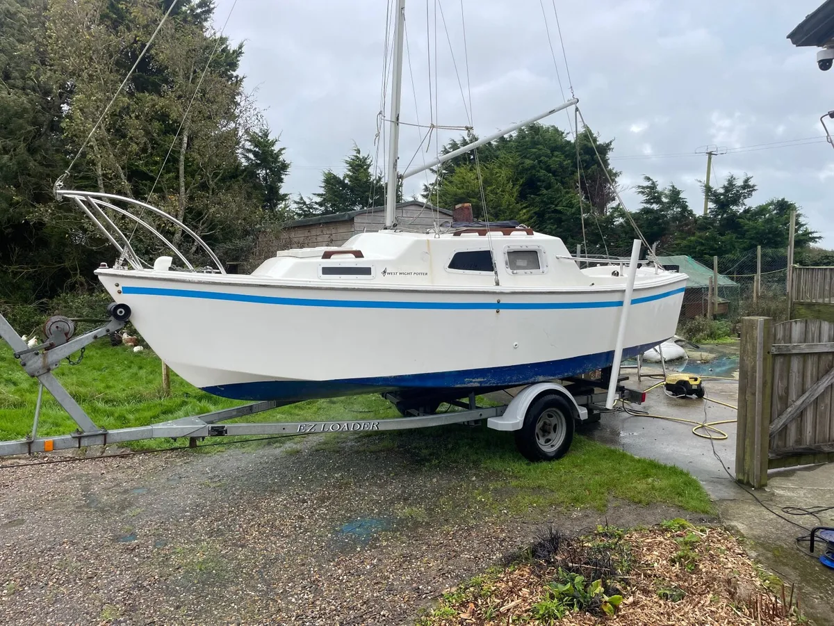 West Wight Potter 19 sailing boat - Image 4