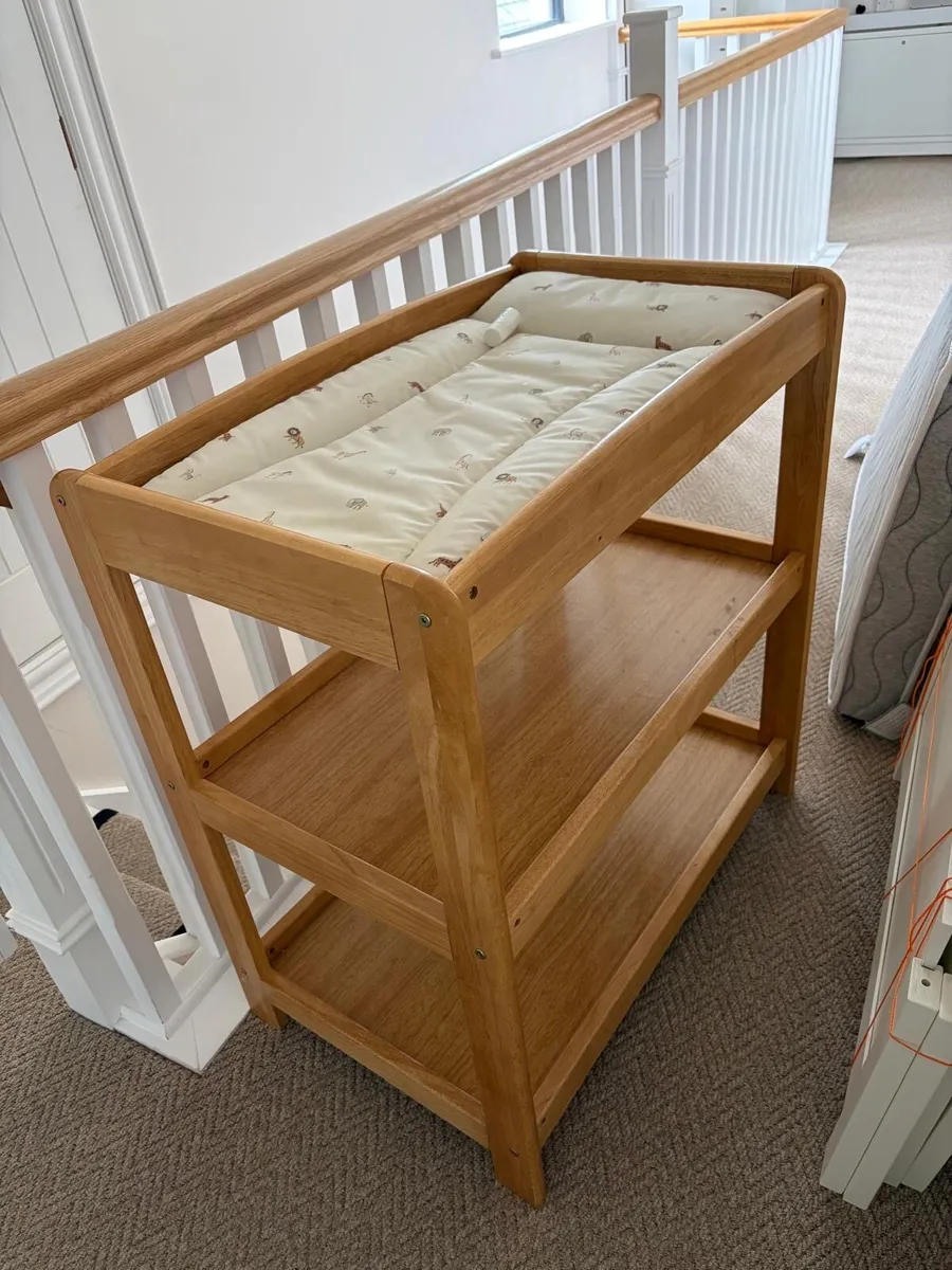 Cot/cot-bed & changing unit - Image 3
