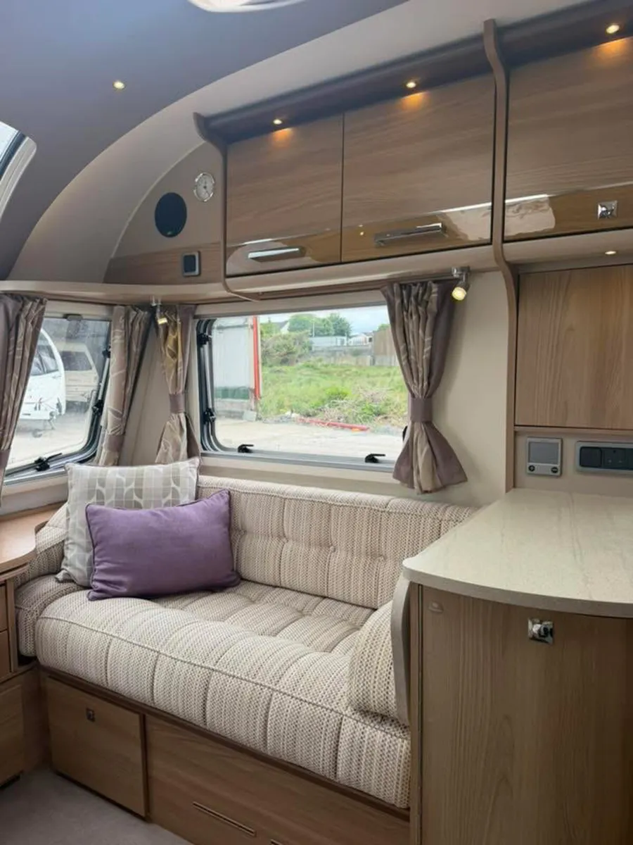 🔥 2017 Bailey Cabrera rear island bed 🔥 - Image 4