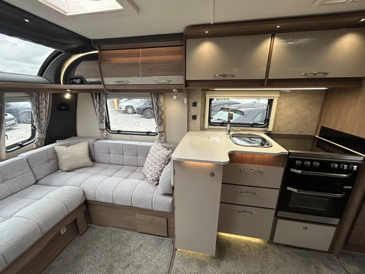 🔥 2022 Coachman VIP 540 XTRA 🔥 - Image 4