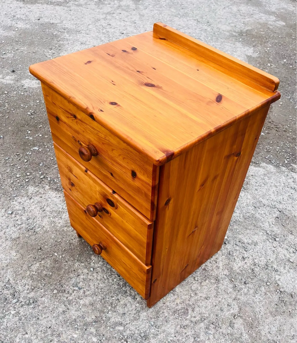 Small chest of drawers - Image 1