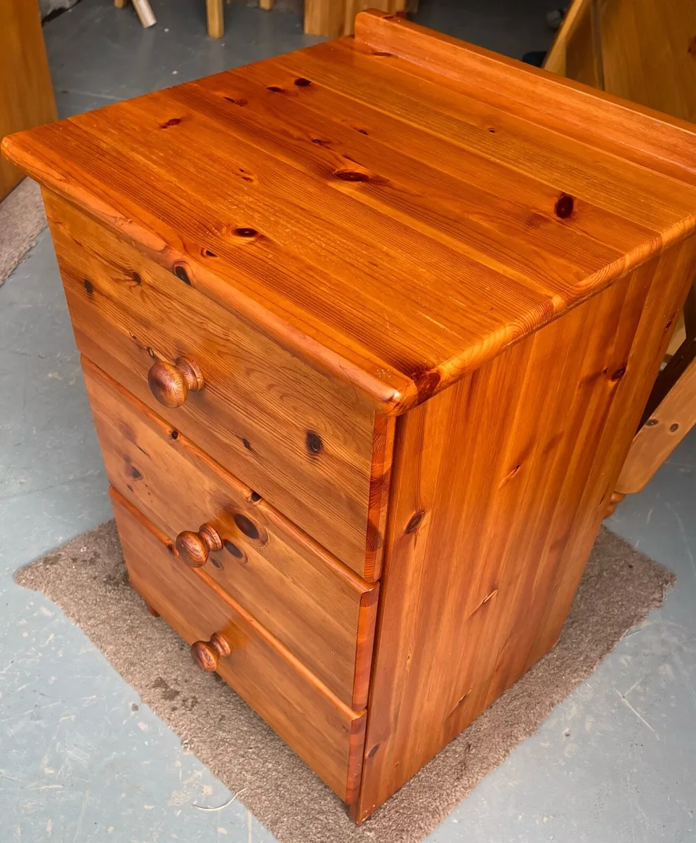 Small chest of drawers - Image 2