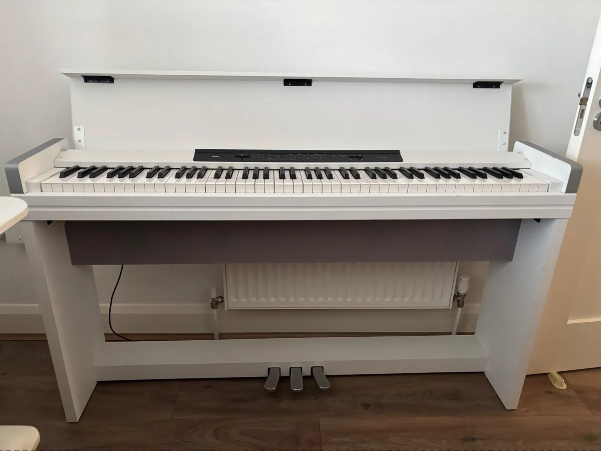 Digital piano - Image 2