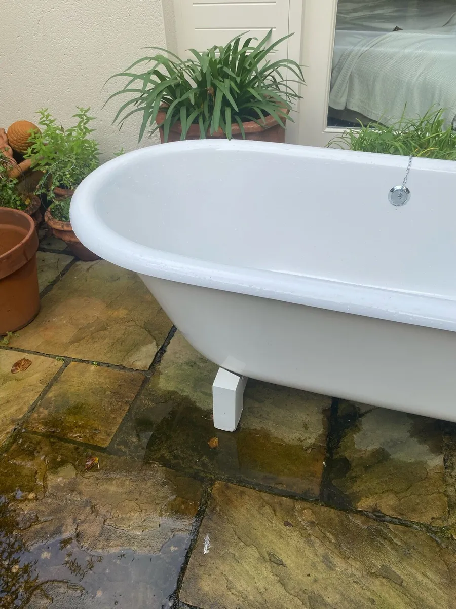 Freestanding bath - Image 1