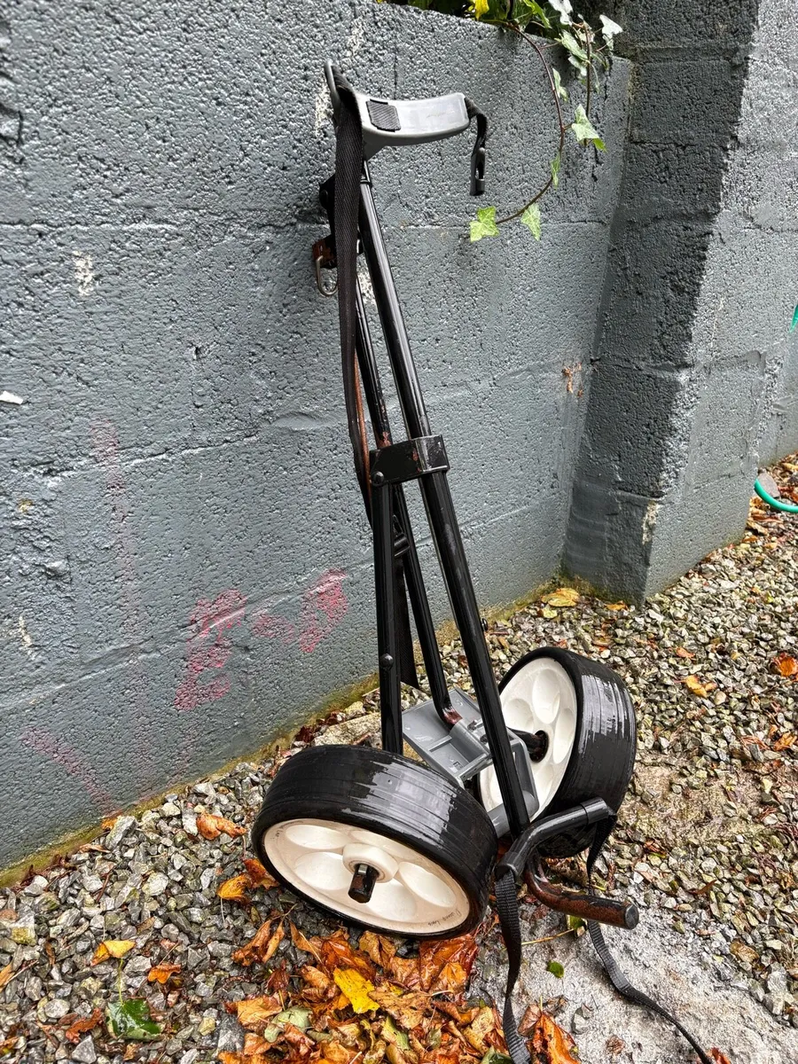 Golf bag trolley - Image 1