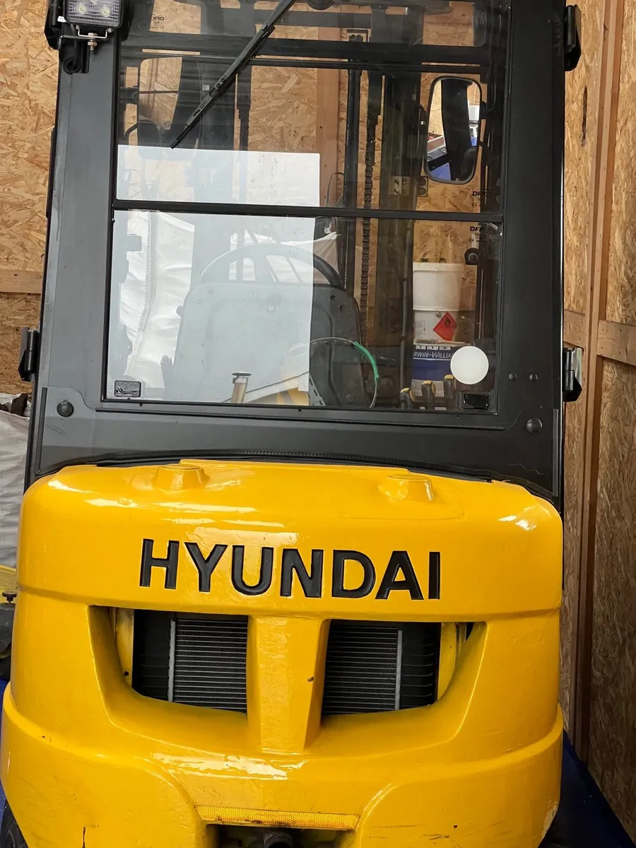 Fork lift  Hyundai - Image 3