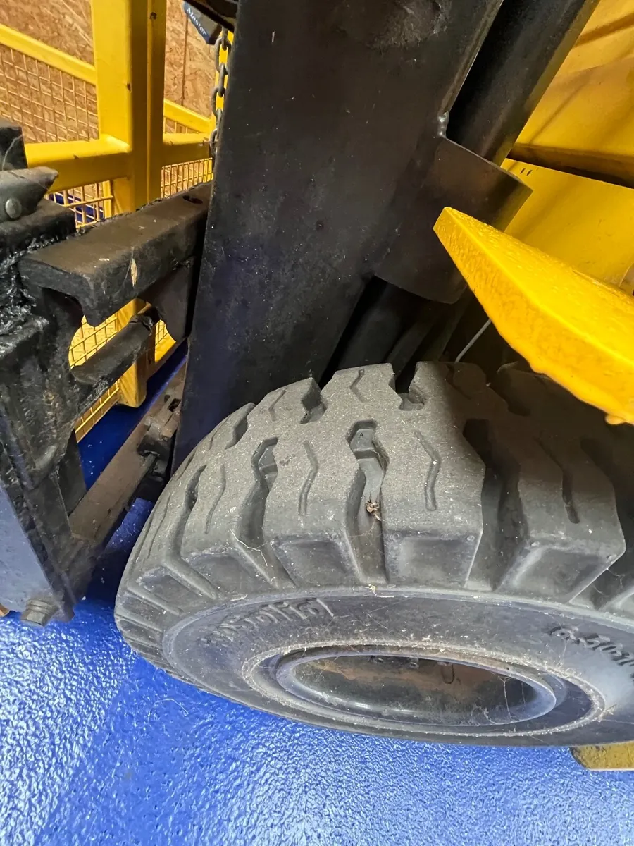 Fork lift  Hyundai - Image 4
