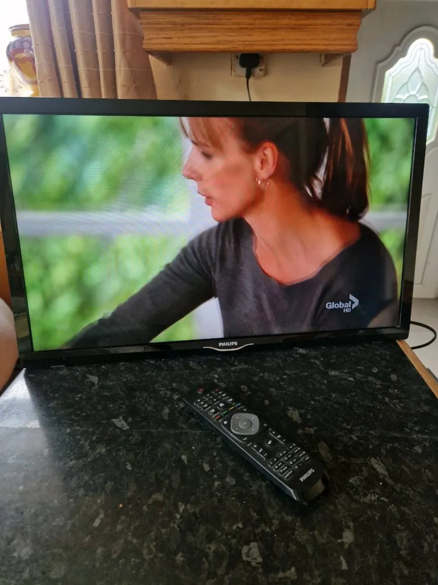 Philips 32 inch TV with remote not smart - Image 2