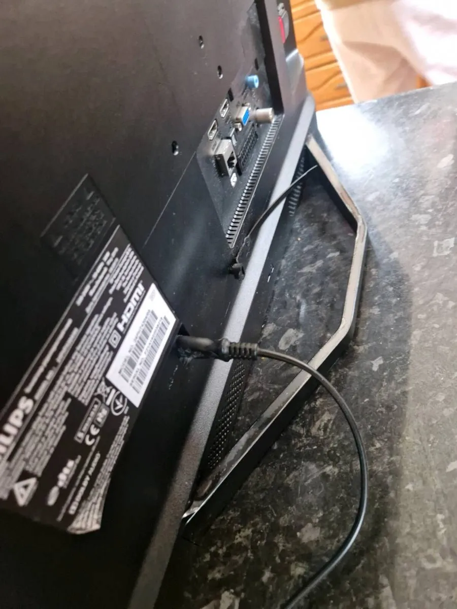 Philips 32 inch TV with remote not smart - Image 3