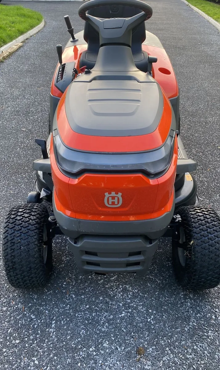 Husqvarna TC114 Ride-On Lawnmower - Image 2