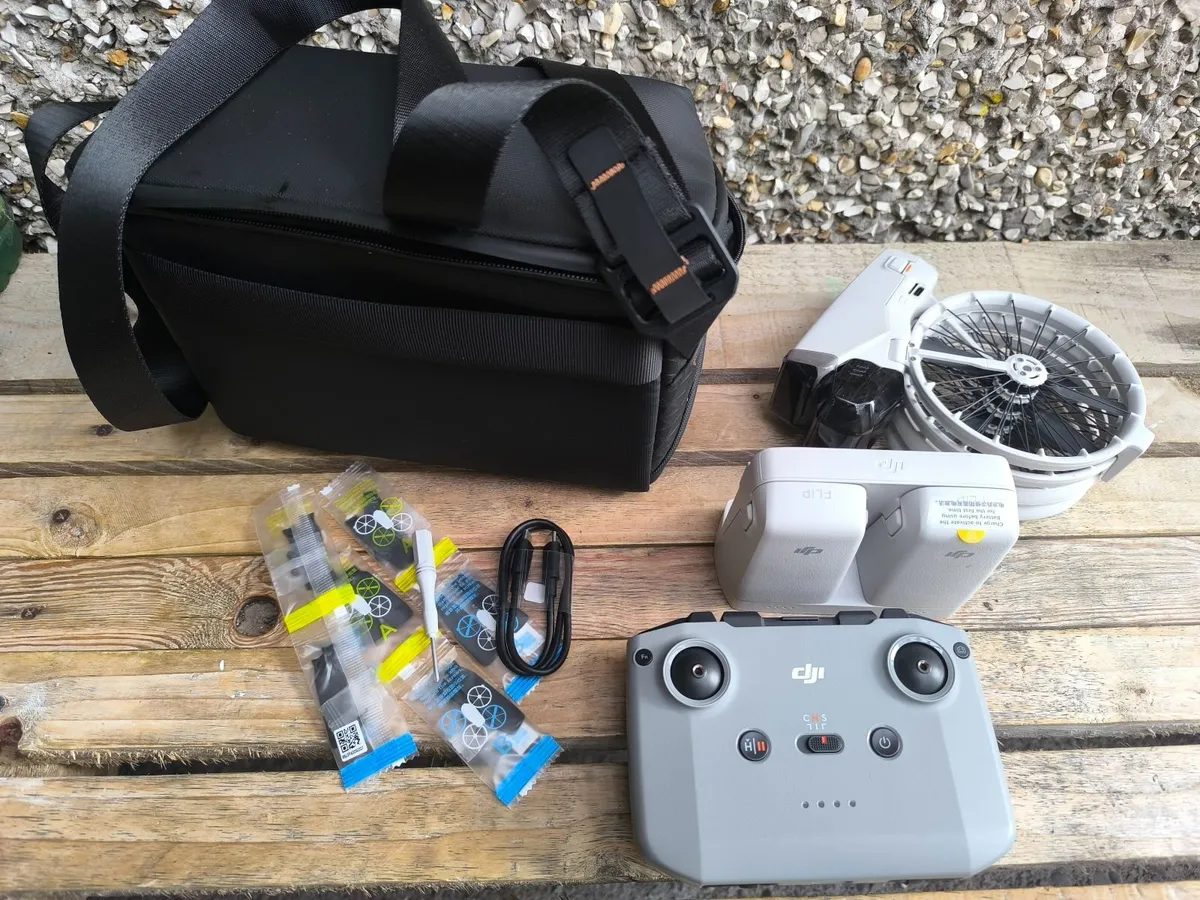DJI flip fly more combo with RC n3 controller - Image 1