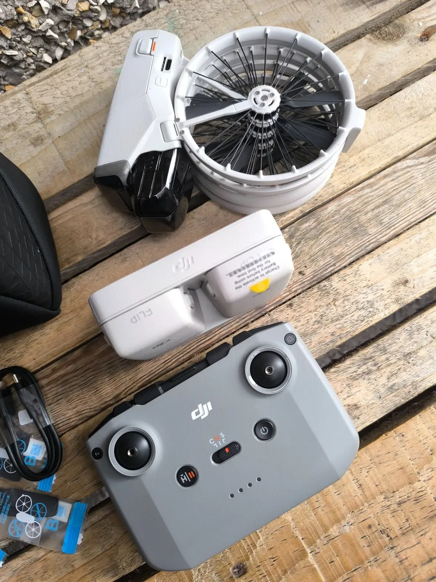 DJI flip fly more combo with RC n3 controller - Image 3