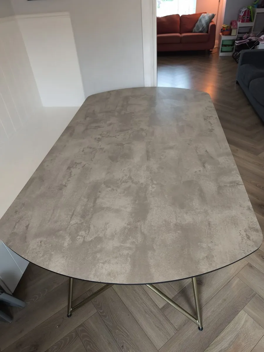 Kitchen table - Image 1
