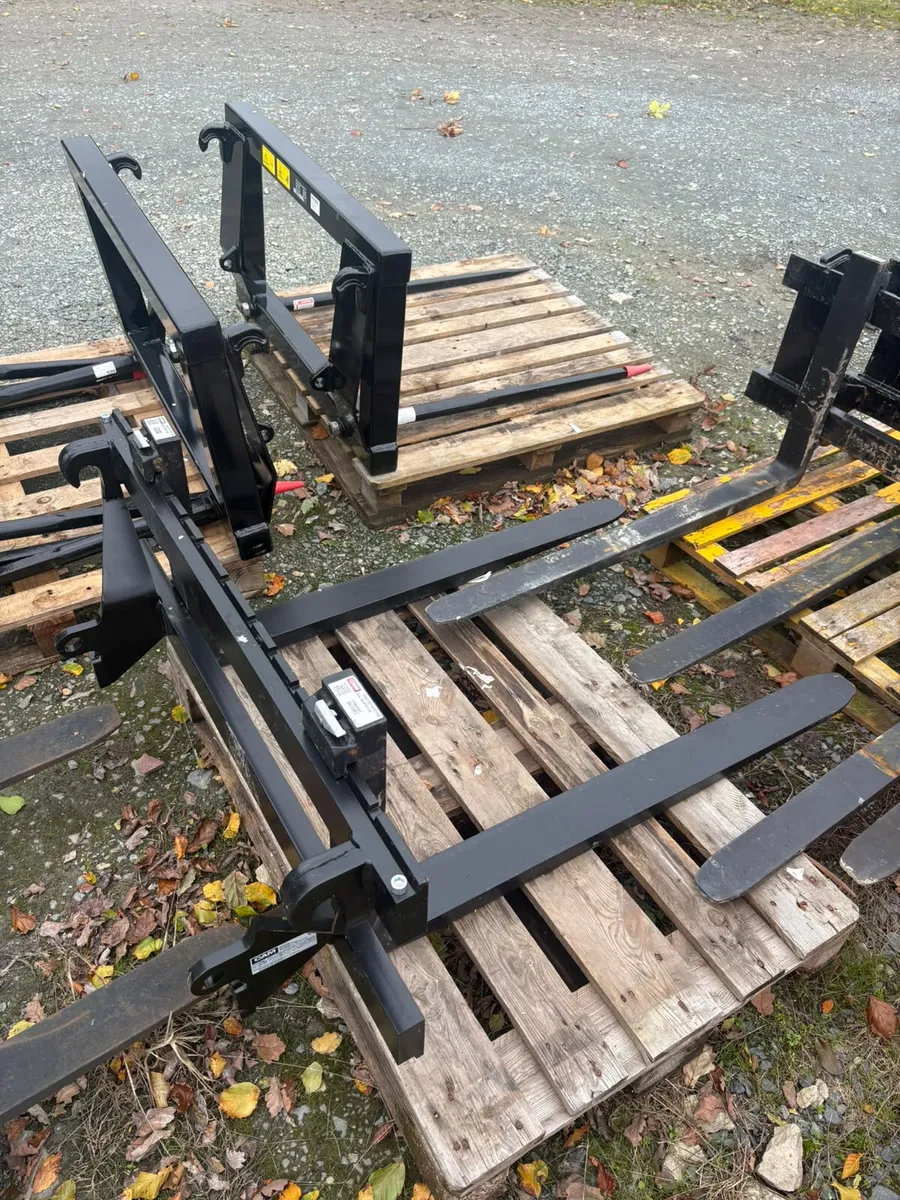 Heavy Duty Pallet Forks (2500KG) - Image 1