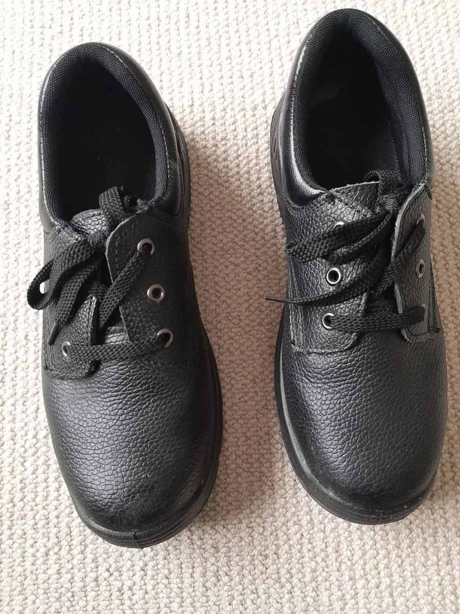 Safety shoes - Image 1
