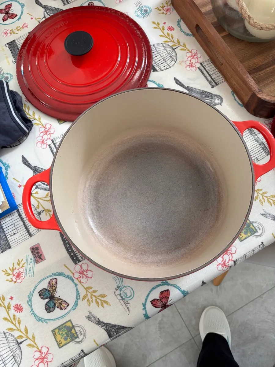 Le Creuset Enameled Cast Iron Round Dutch Oven / C - Image 3