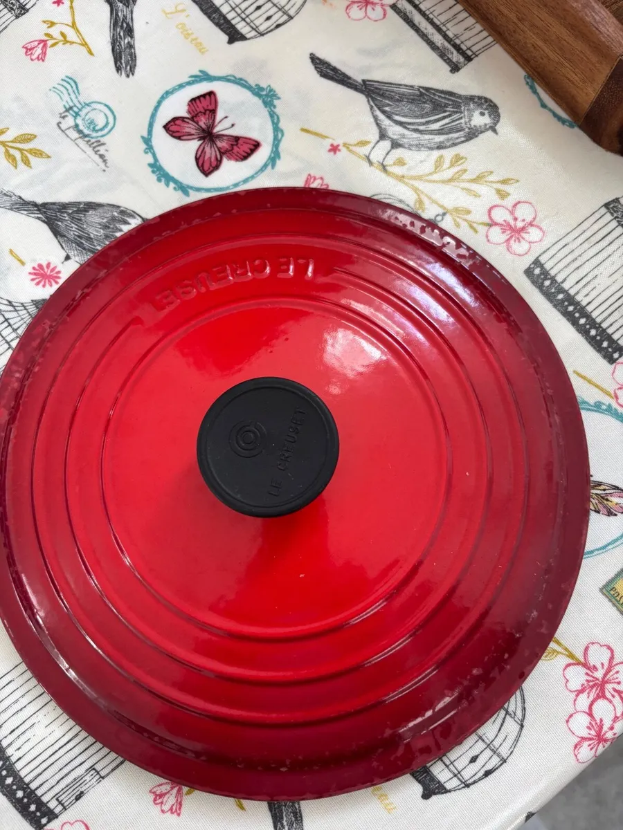 Le Creuset Enameled Cast Iron Round Dutch Oven / C - Image 2