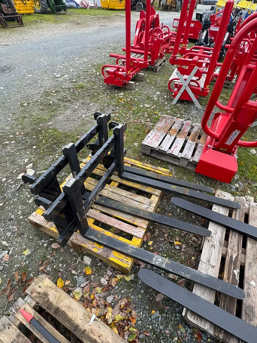 Pallet Forks c/w Eurobrackets (1500kg) - Image 2