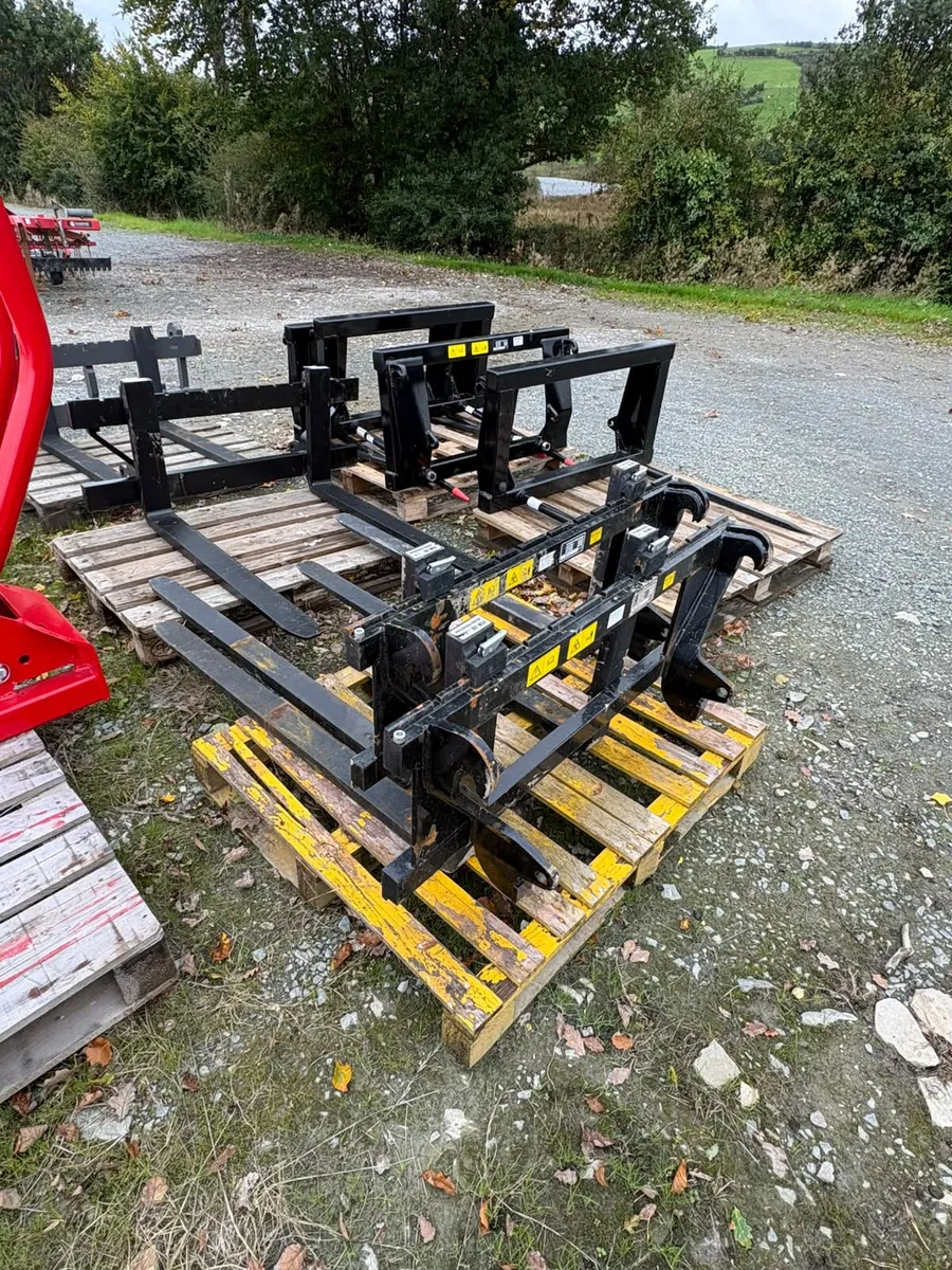Pallet Forks c/w Eurobrackets (1500kg) - Image 3