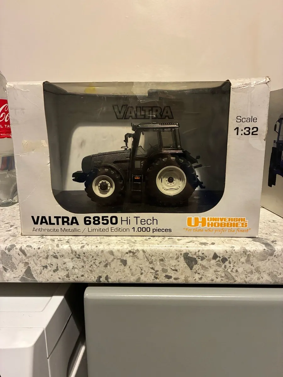 Britains Valtra 6850 1/32 - Image 1