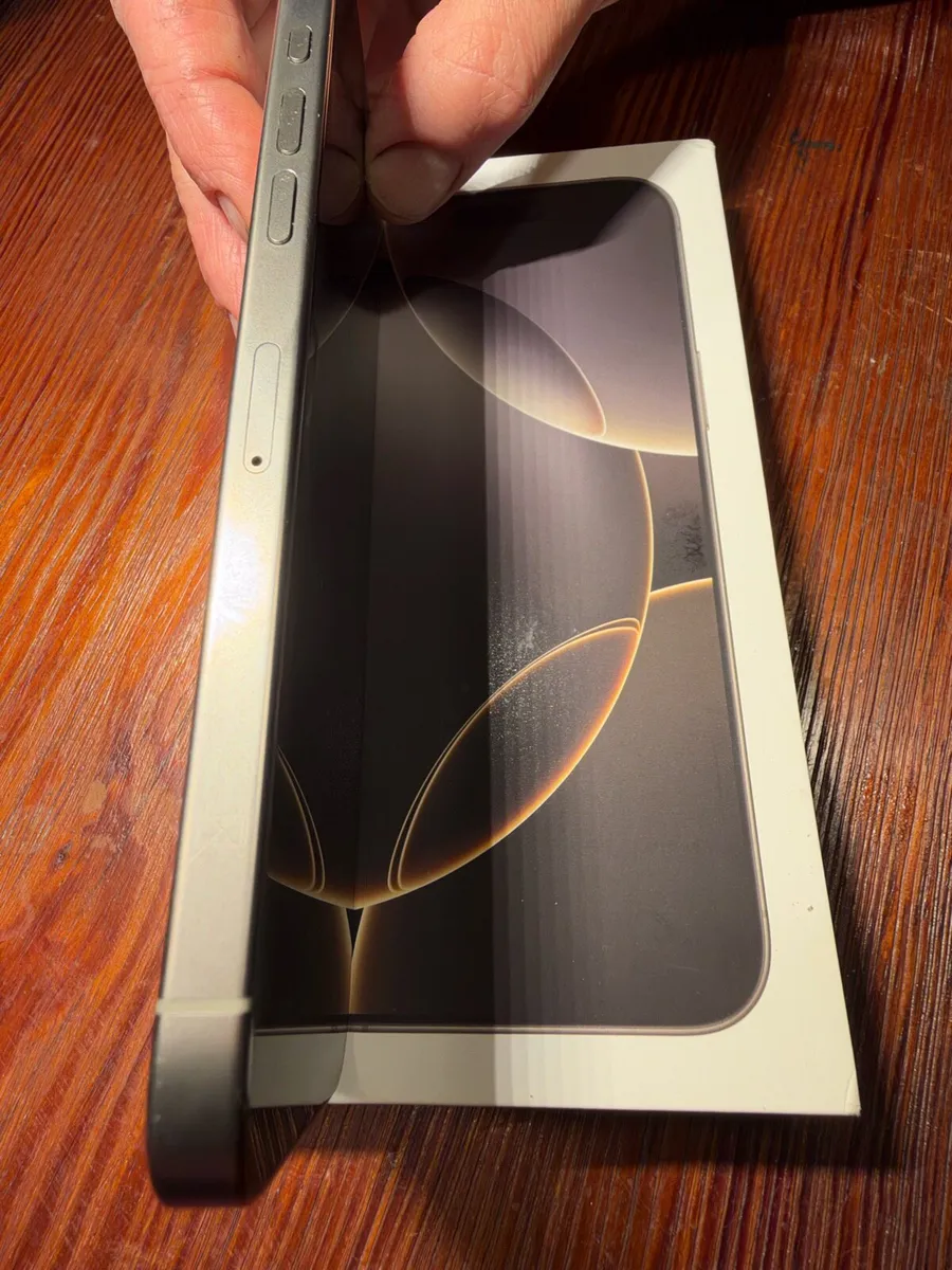 iPhone 16 Pro Max 256GB - Image 3