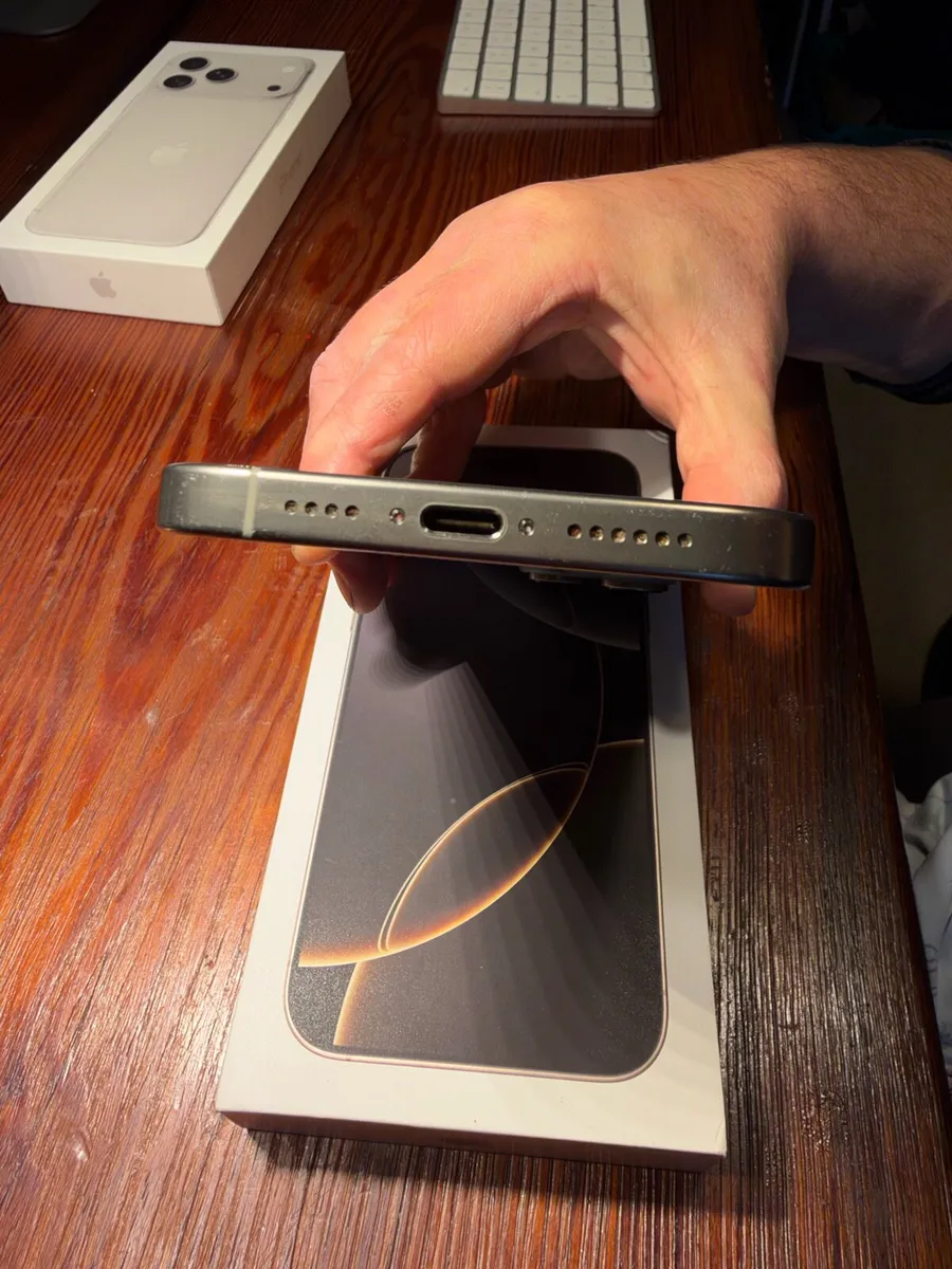 iPhone 16 Pro Max 256GB - Image 4