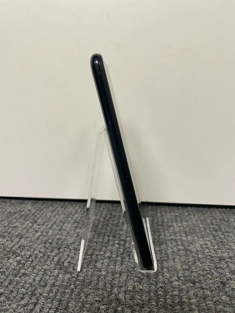 Samsung Galaxy A20e - Image 2