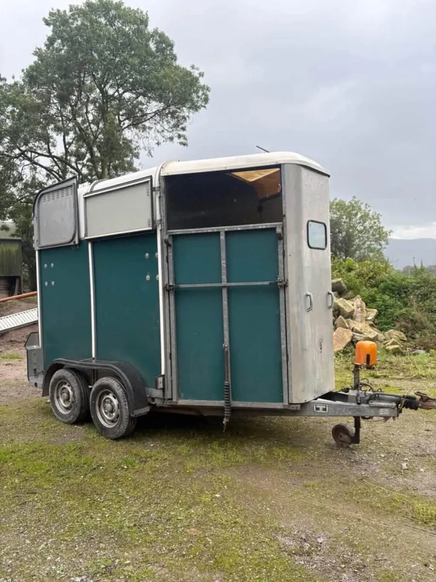 horse box - Image 1