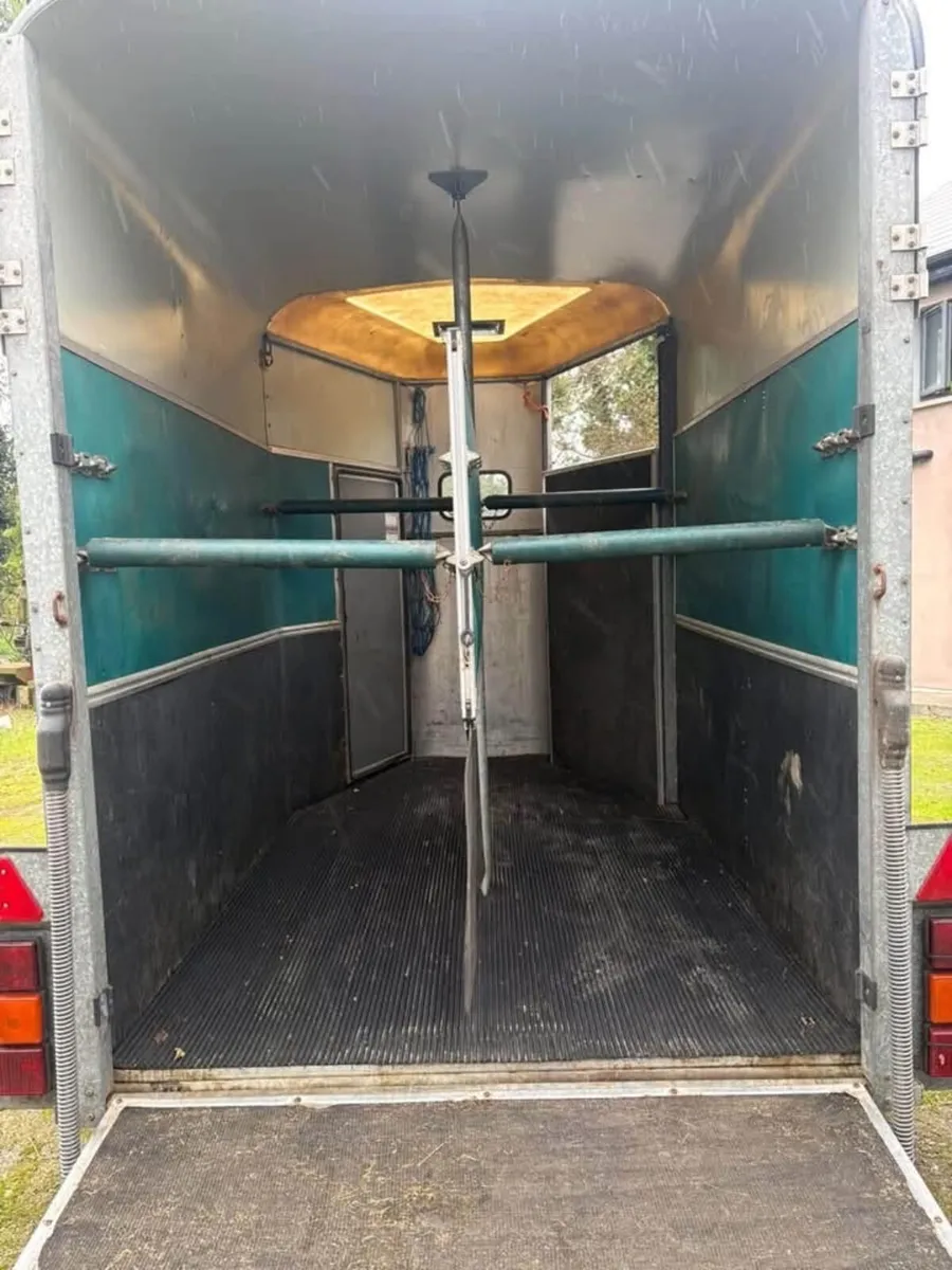 horse box - Image 3