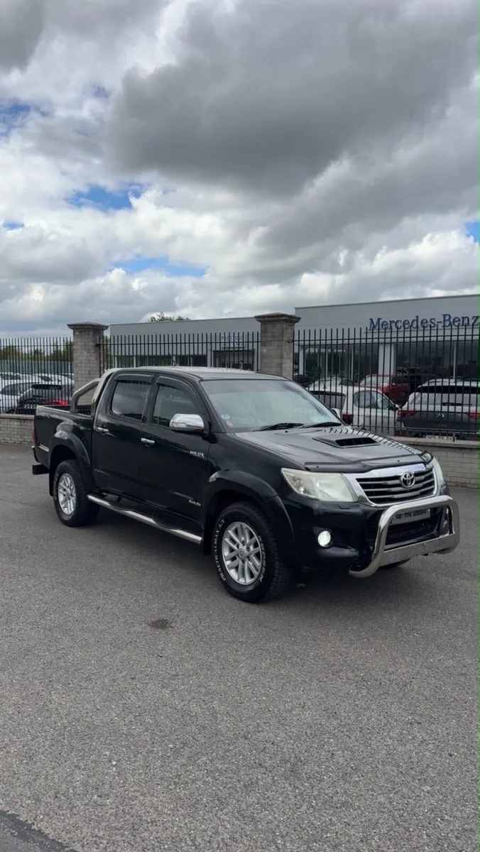 Toyota hilux invincible - Image 1