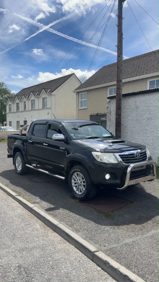 Toyota hilux invincible - Image 3