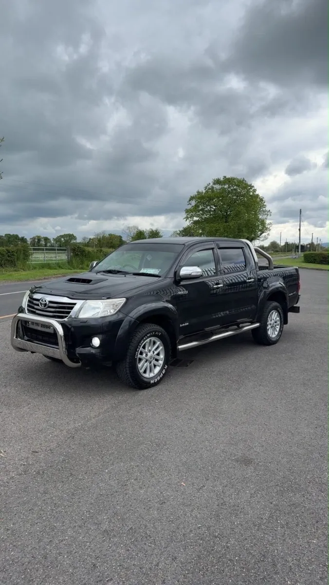 Toyota hilux invincible - Image 2