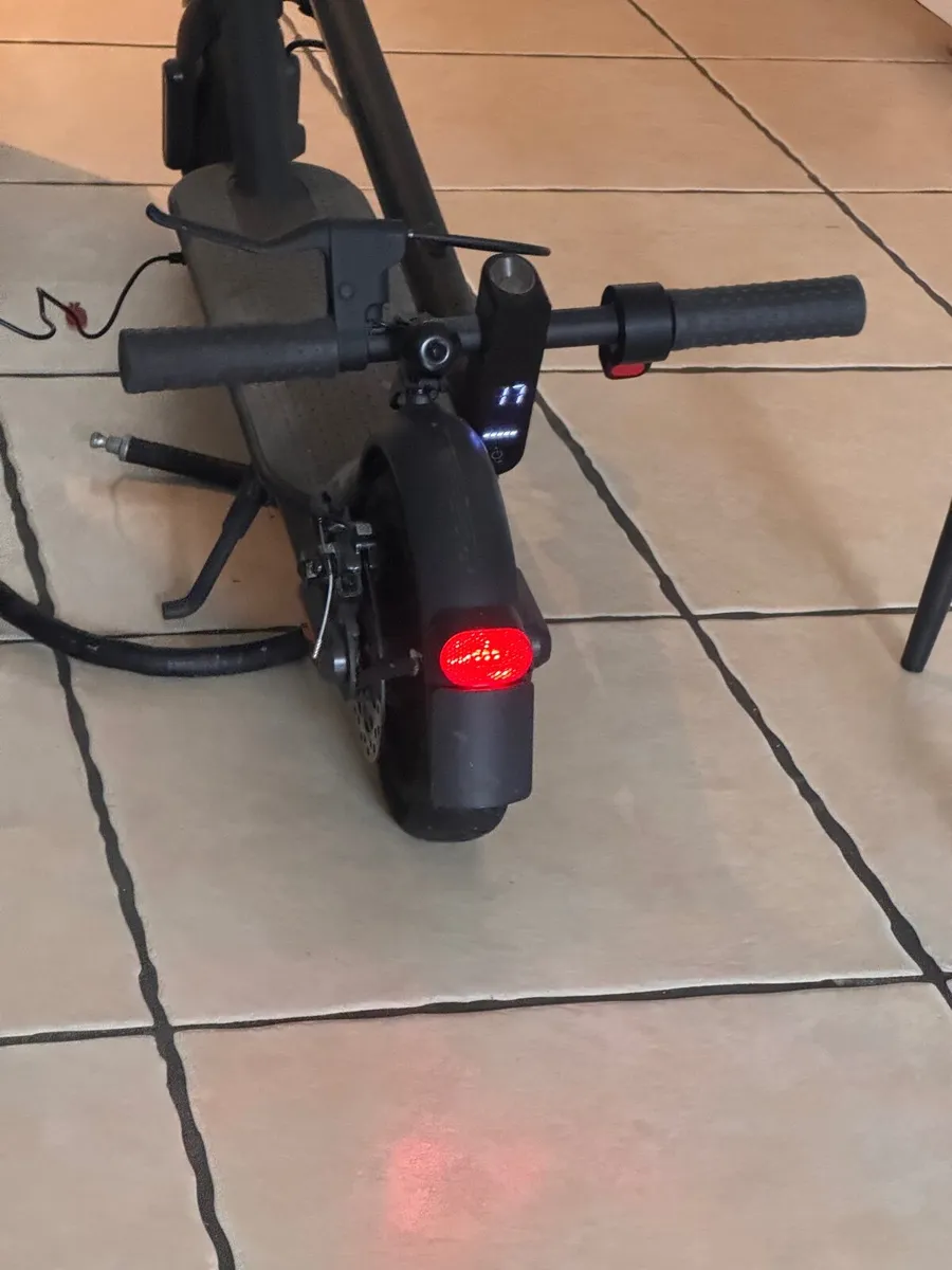 Xiaomi Mi Electric Scooter Pro 2 – Good Condition - Image 2