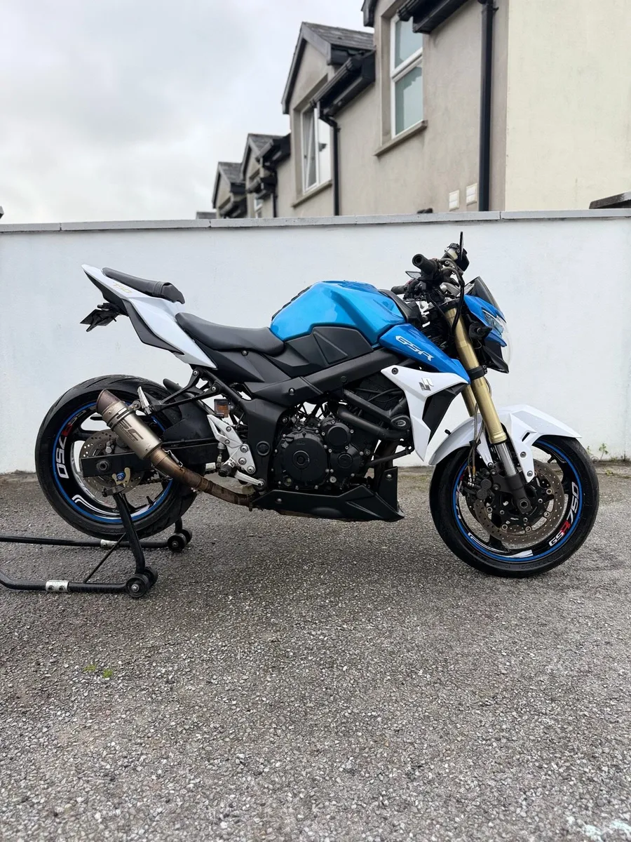 Suzuki GSR 750 - Image 1