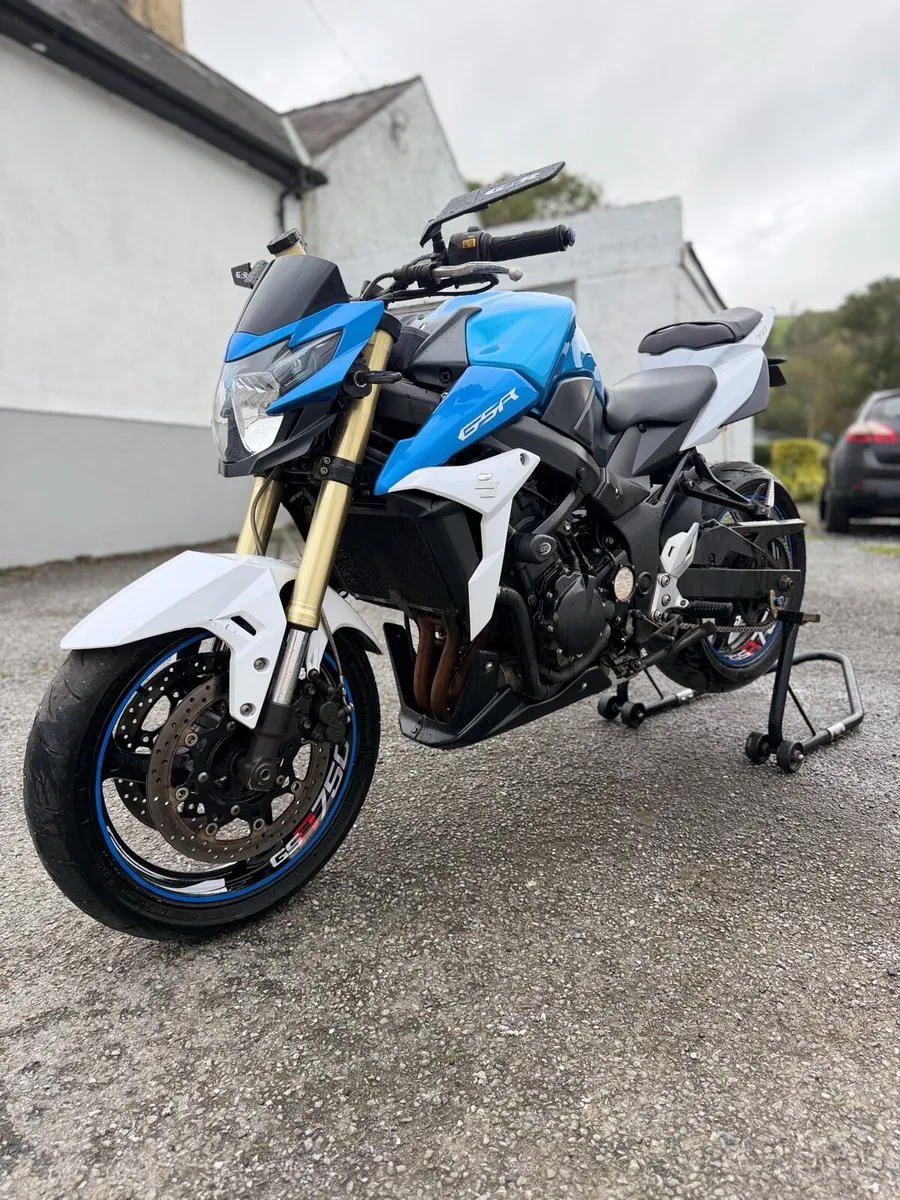 Suzuki GSR 750 - Image 3