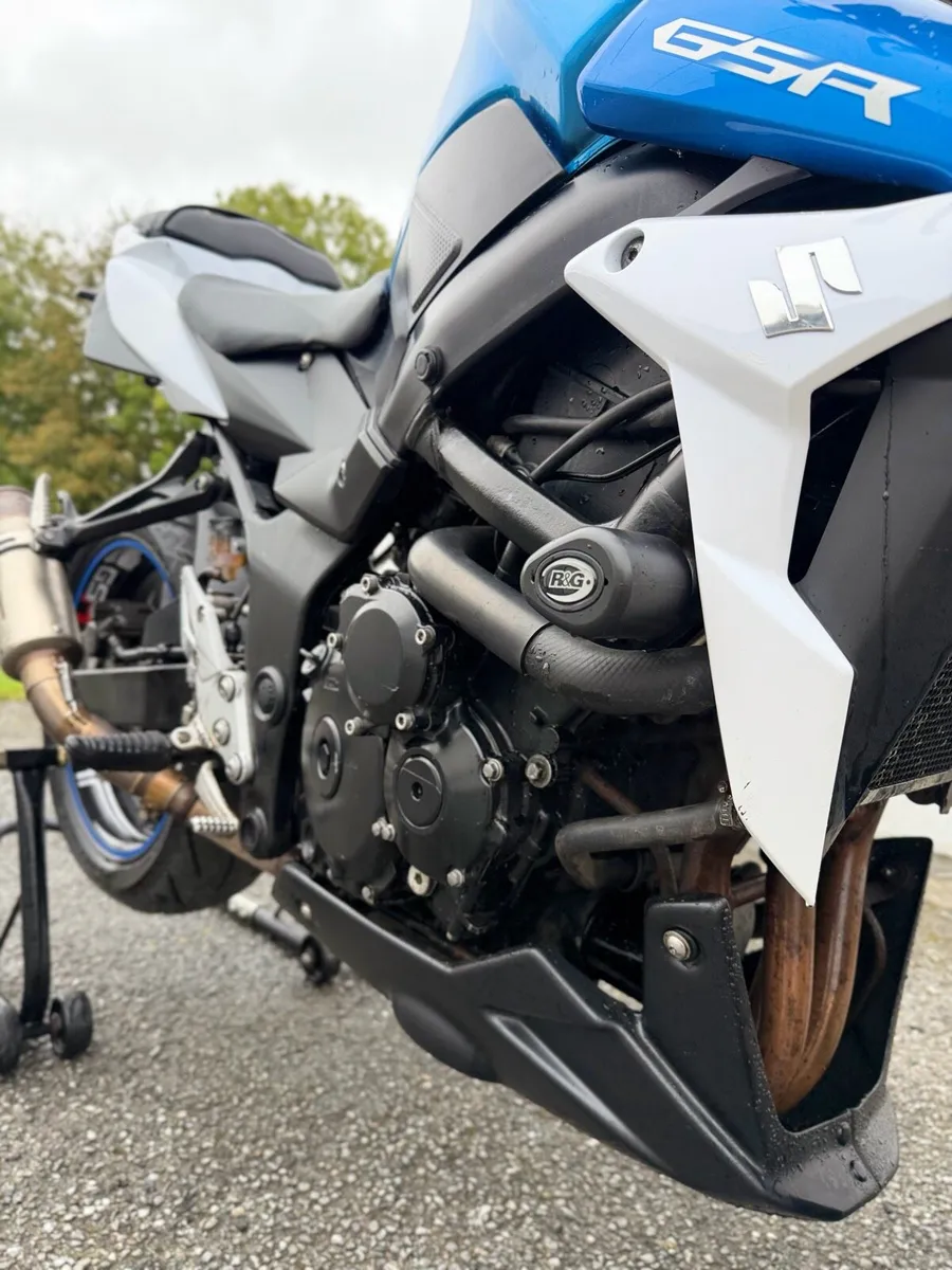 Suzuki GSR 750 - Image 4