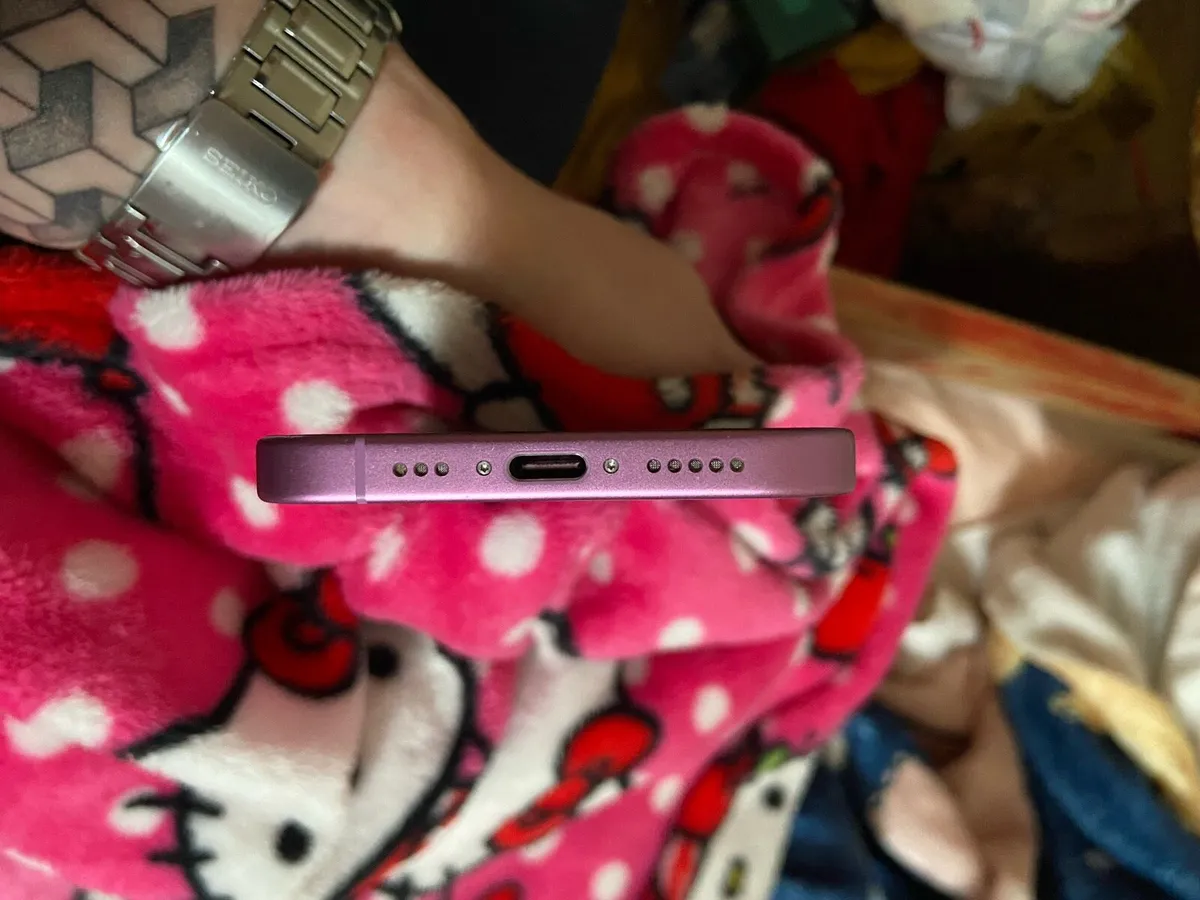 iPhone 16 128gb Pink - Image 4