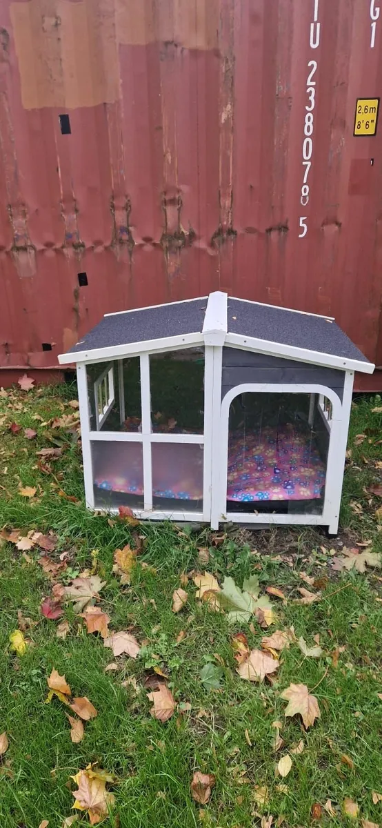 Dog house - Image 1