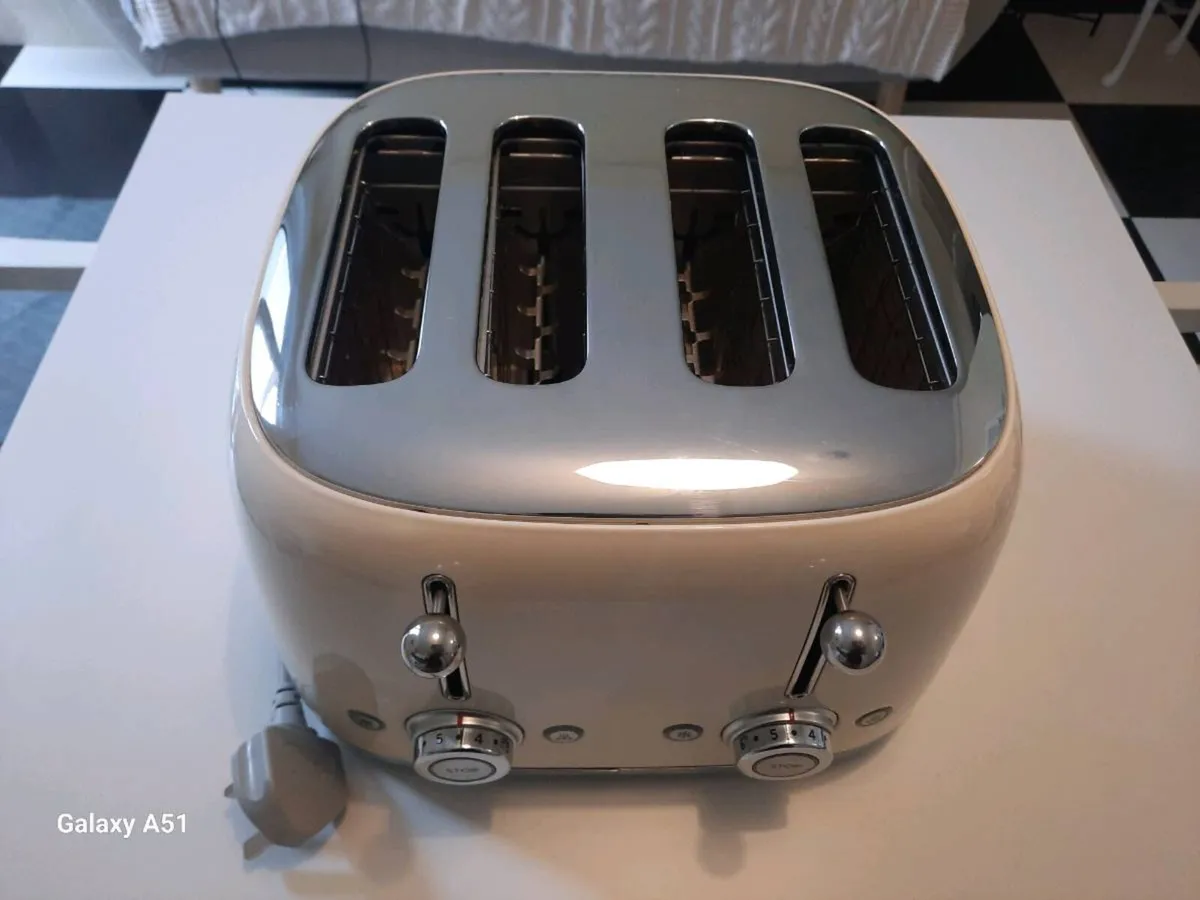 Smeg 4 Slice Retro Style Toaster Cream - Image 2