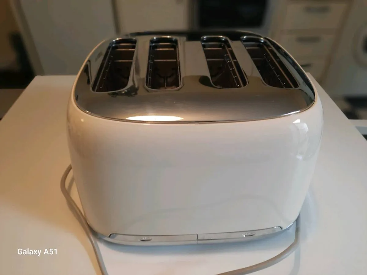 Smeg 4 Slice Retro Style Toaster Cream - Image 4