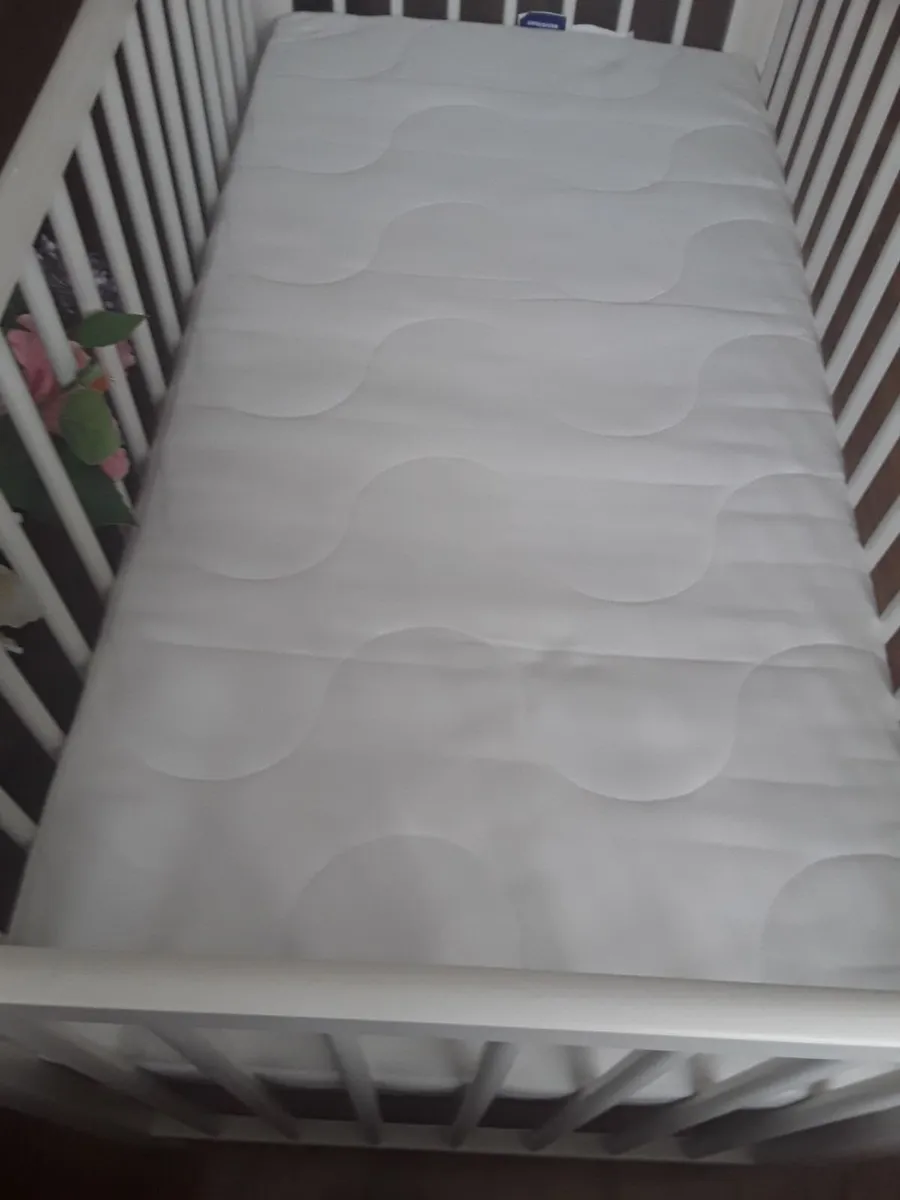 As new white baby cot - Image 2