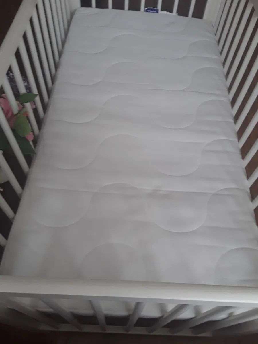 As new white baby cot - Image 4