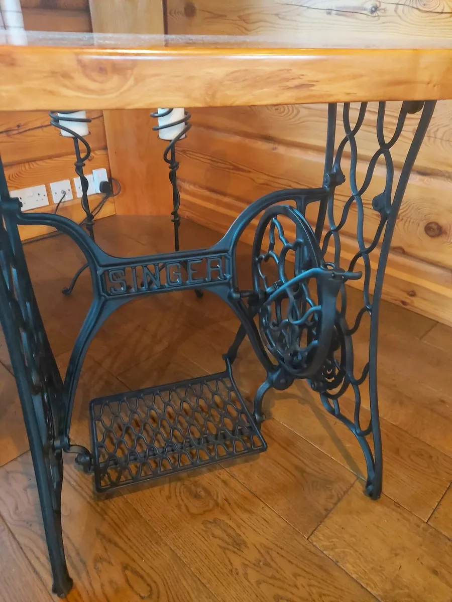 Singer sewing machine table - Image 3