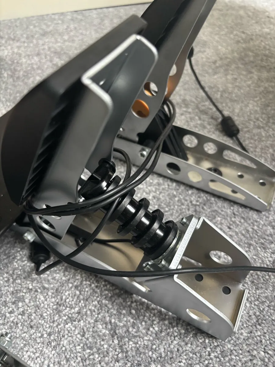 Fanatec CSL Pedals LC - Image 3