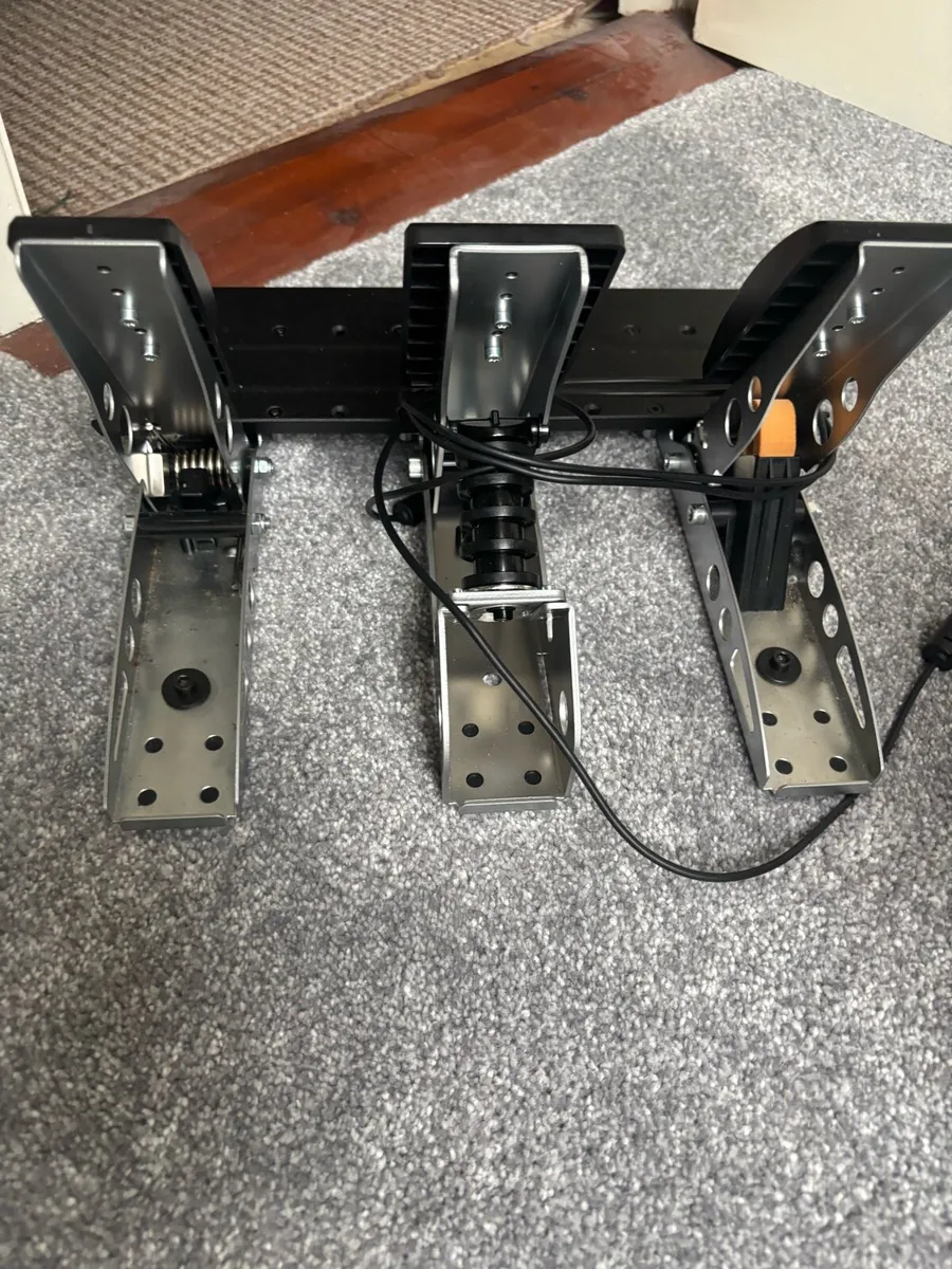 Fanatec CSL Pedals LC - Image 4