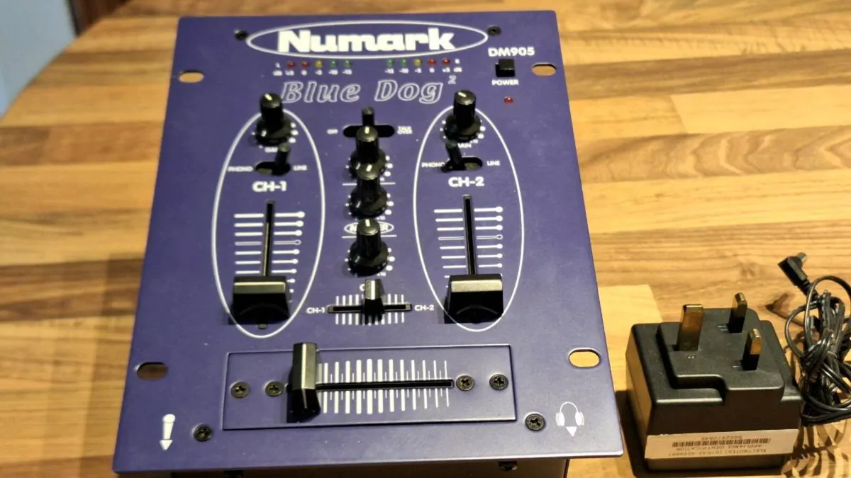 Numark Mixer Blue Dog - Image 1