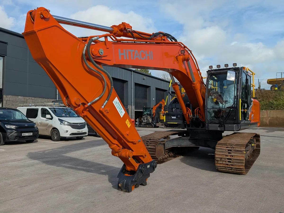2023 HITACHI ZX 210 LC-7 - Image 3