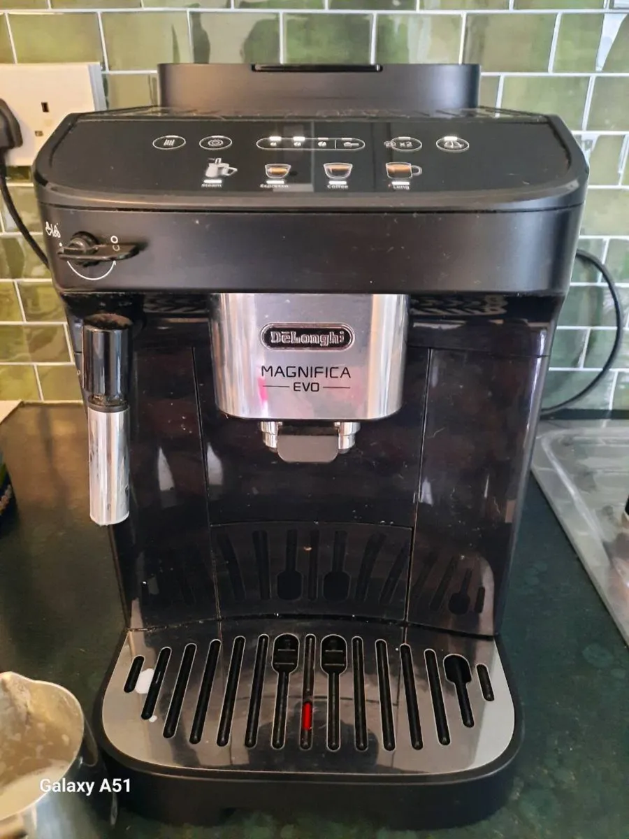 Delonghi Magnifica Evo Coffee Machine - Image 2